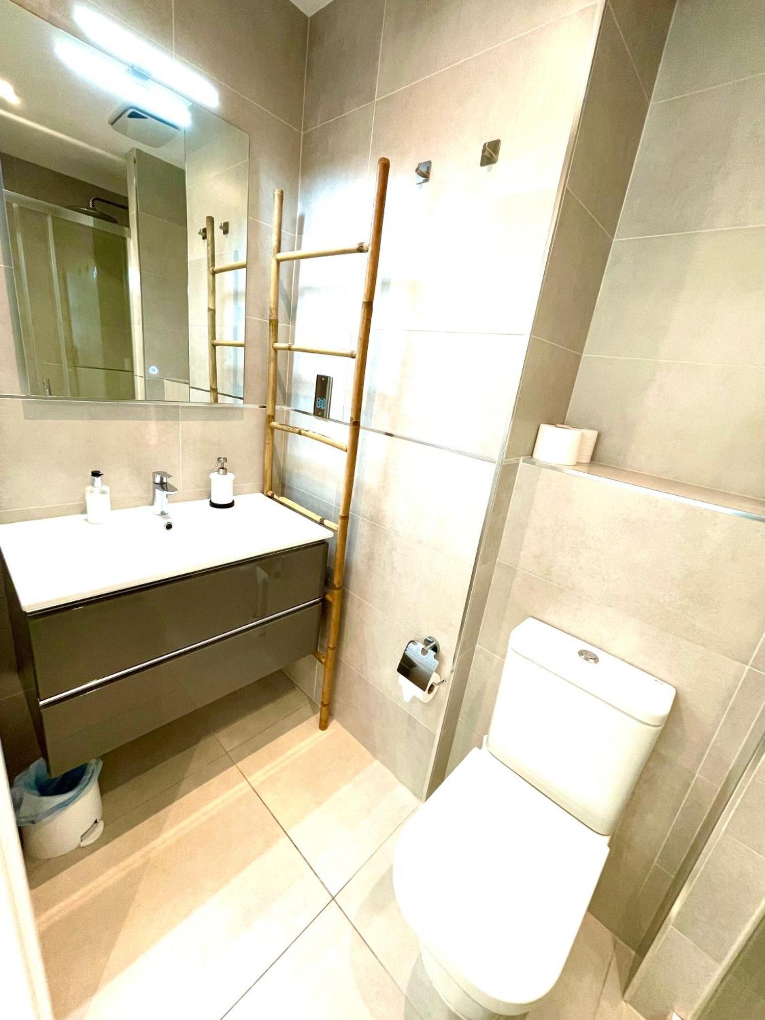 Gibraltar Central Suites Buitenkant foto