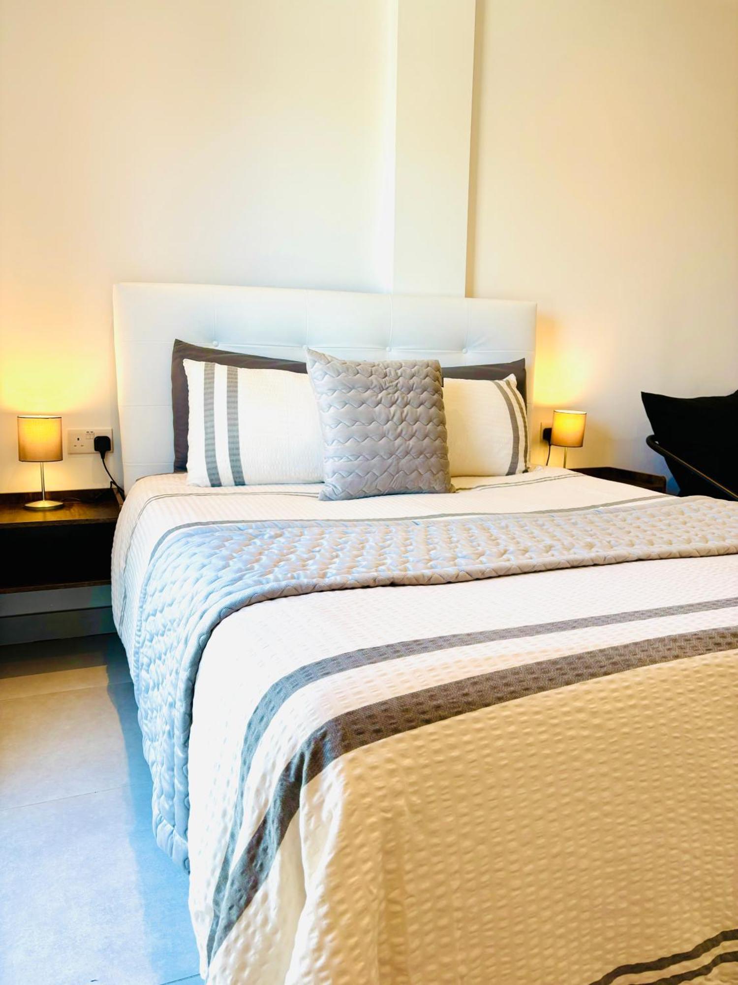 Gibraltar Central Suites Buitenkant foto